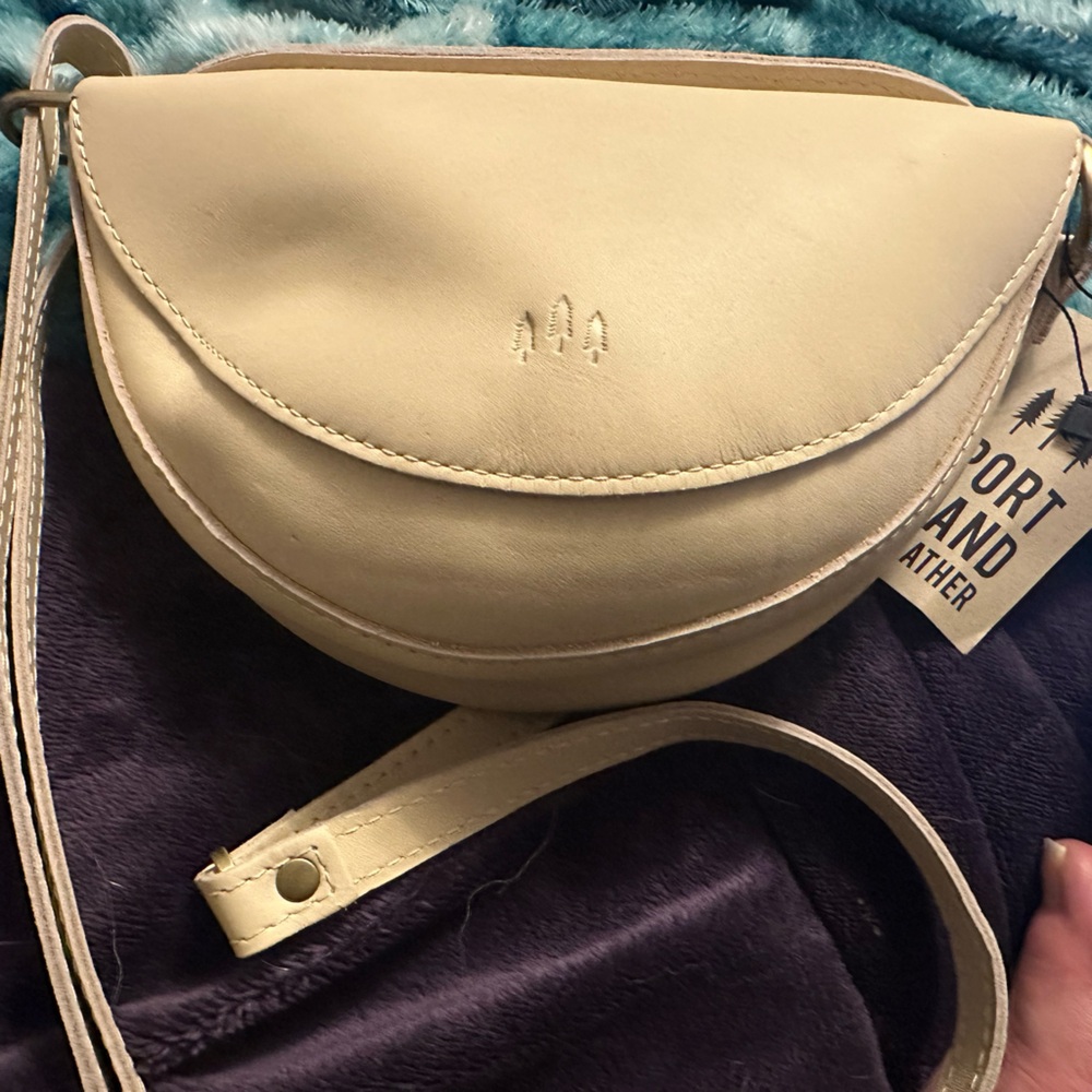 Portland Leather Goods SMALL NWT AP Koala in bone